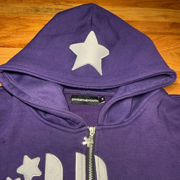 Divide The Youth Zip Up - Picture 4 of 8